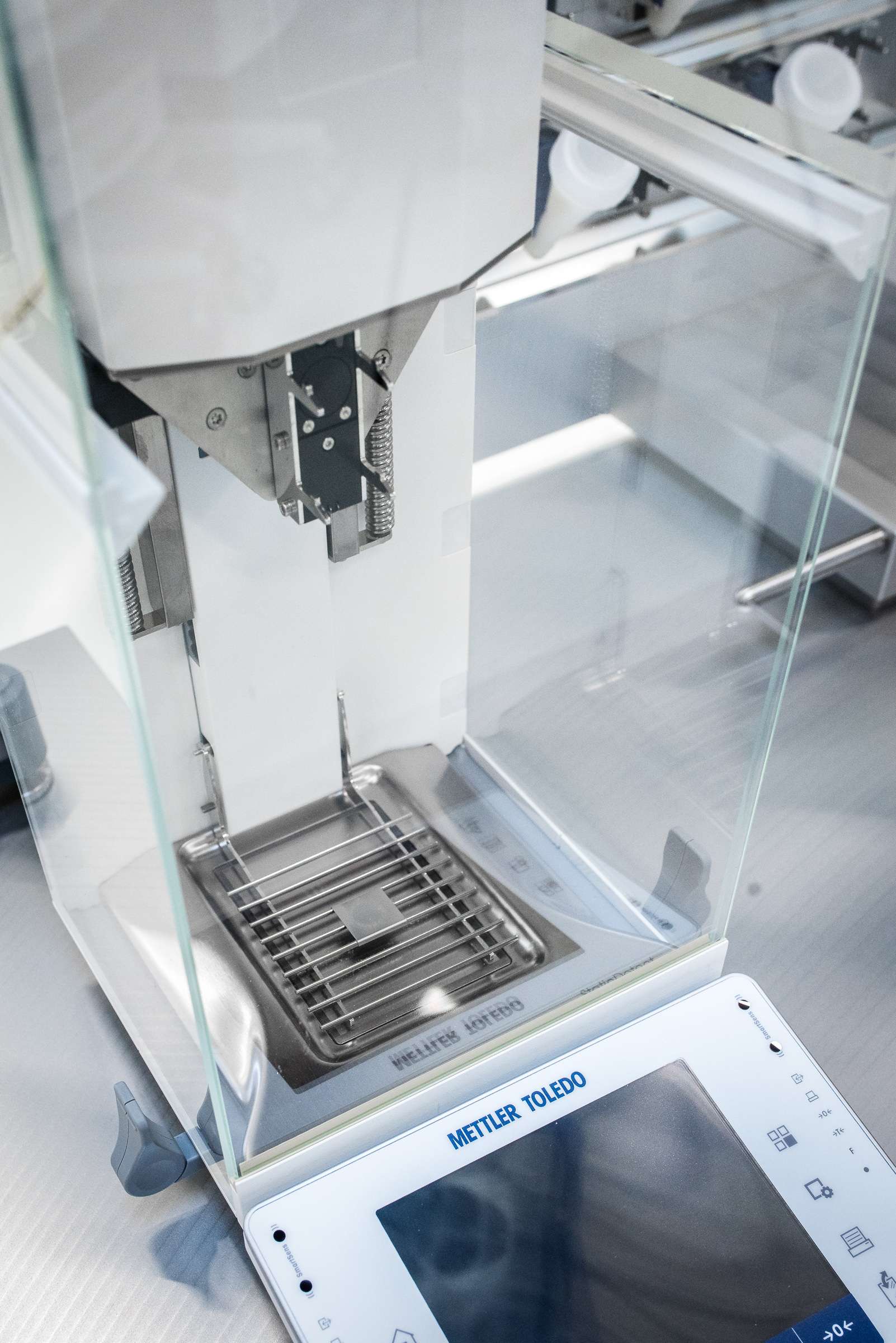 Quantos scale and dosing system from Mettler-Toledo