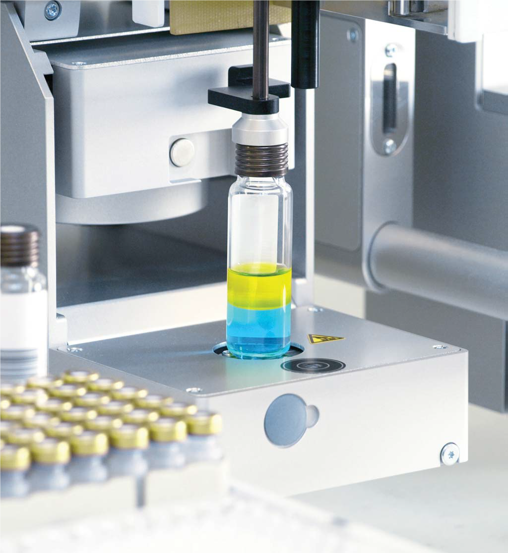 Module for capping and decapping vials