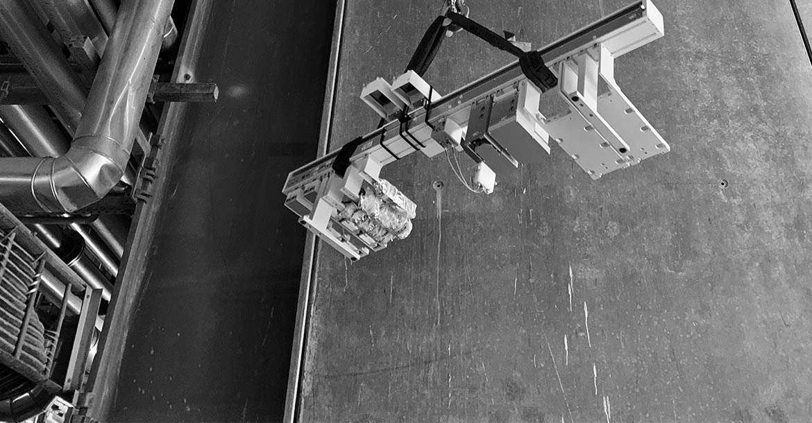 CHRONECT Robotic is hoisted on ropes with a crane